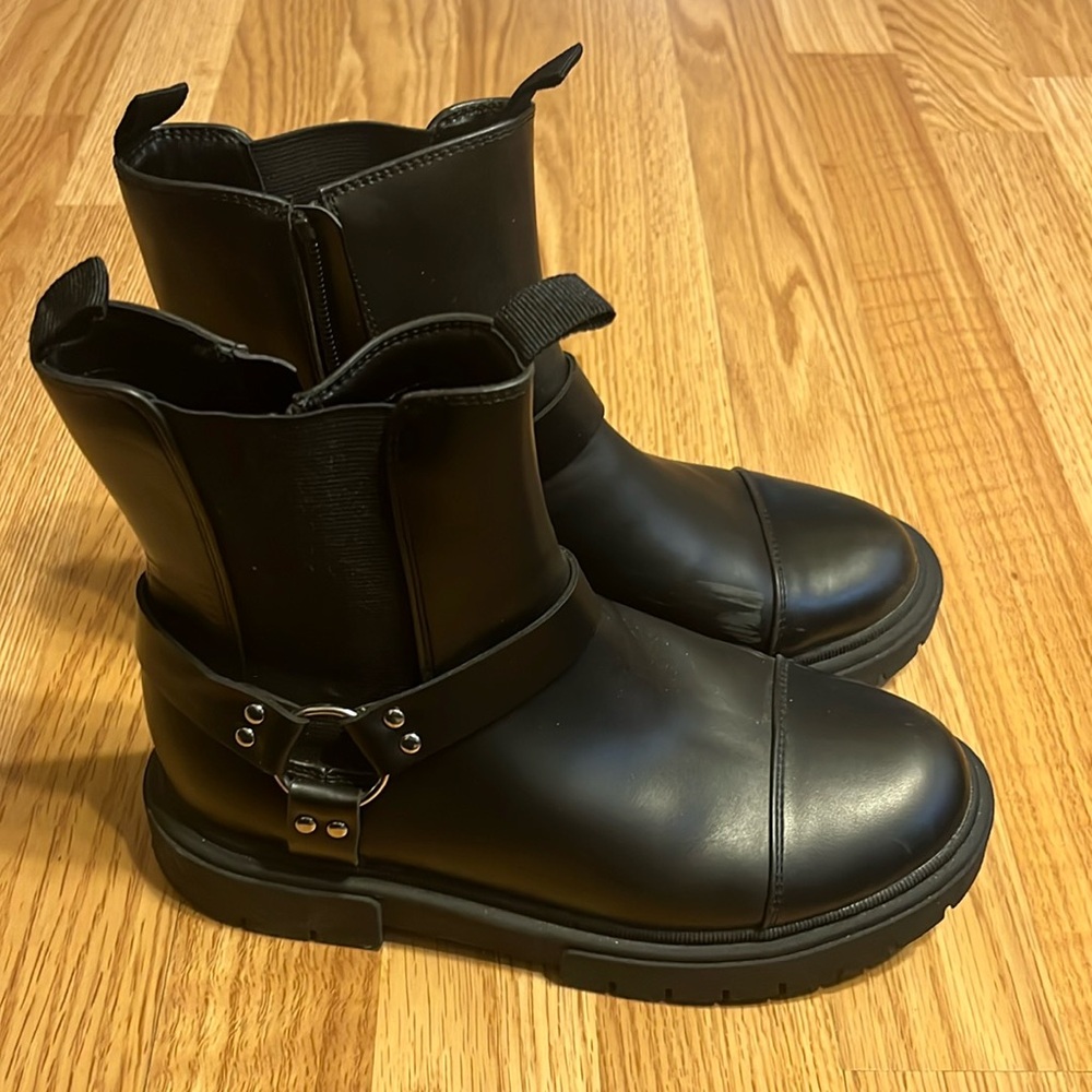 Black boots! Girls Size 5